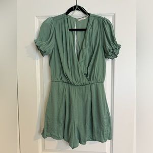 Francesca’s Mi Ami Green Romper Medium NEW